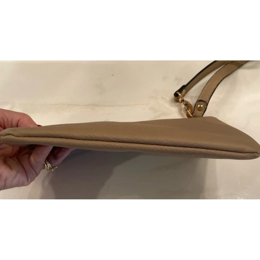 Cato Makeup Cosmetics Accessories‎ Bag Tan Zipper Close Inside Pocket Travel